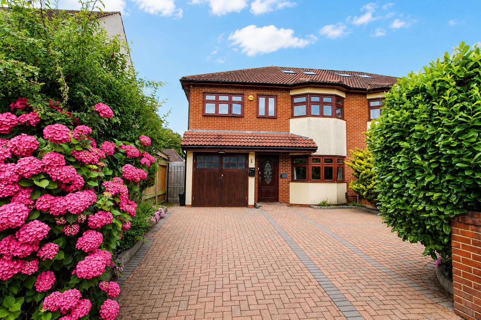 4 bed property in Plough Lane, Wallington